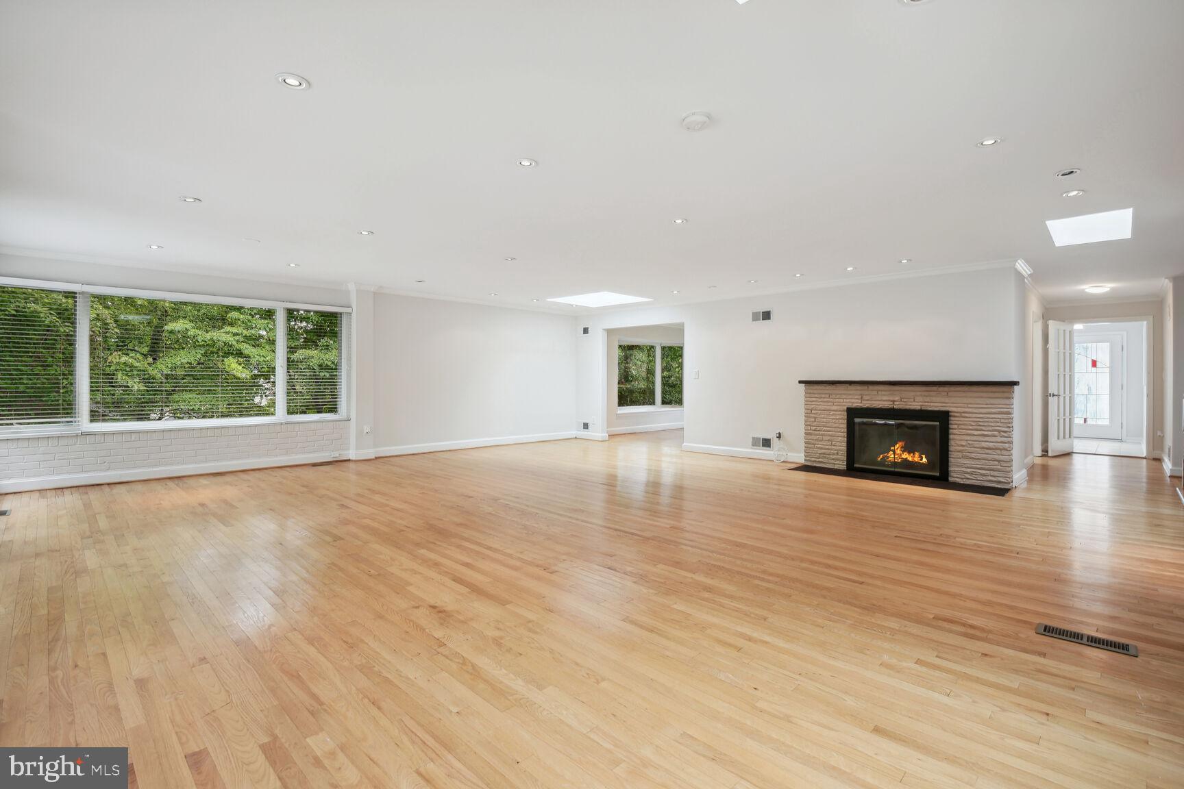 TULIP HILL - Residential