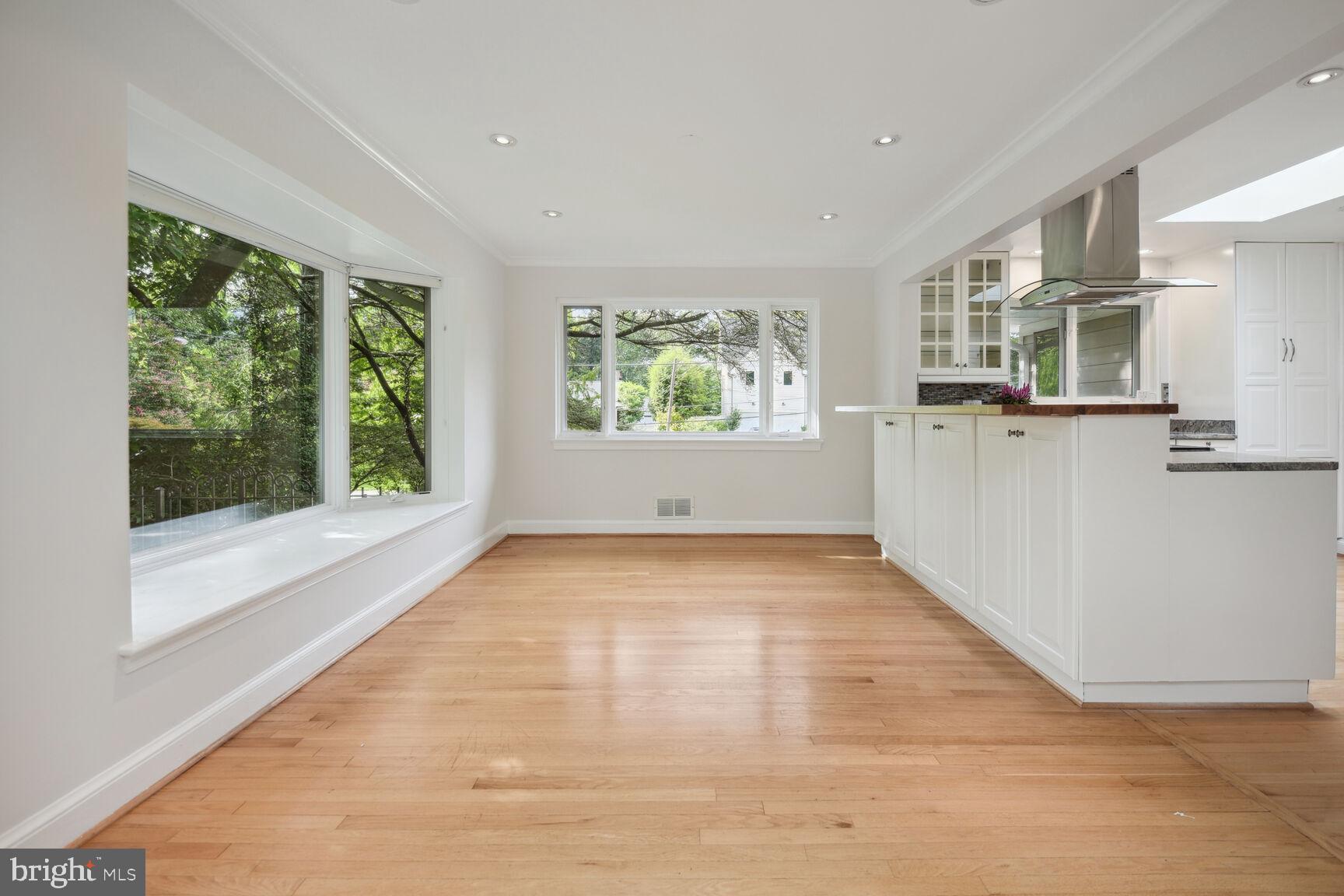 TULIP HILL - Residential