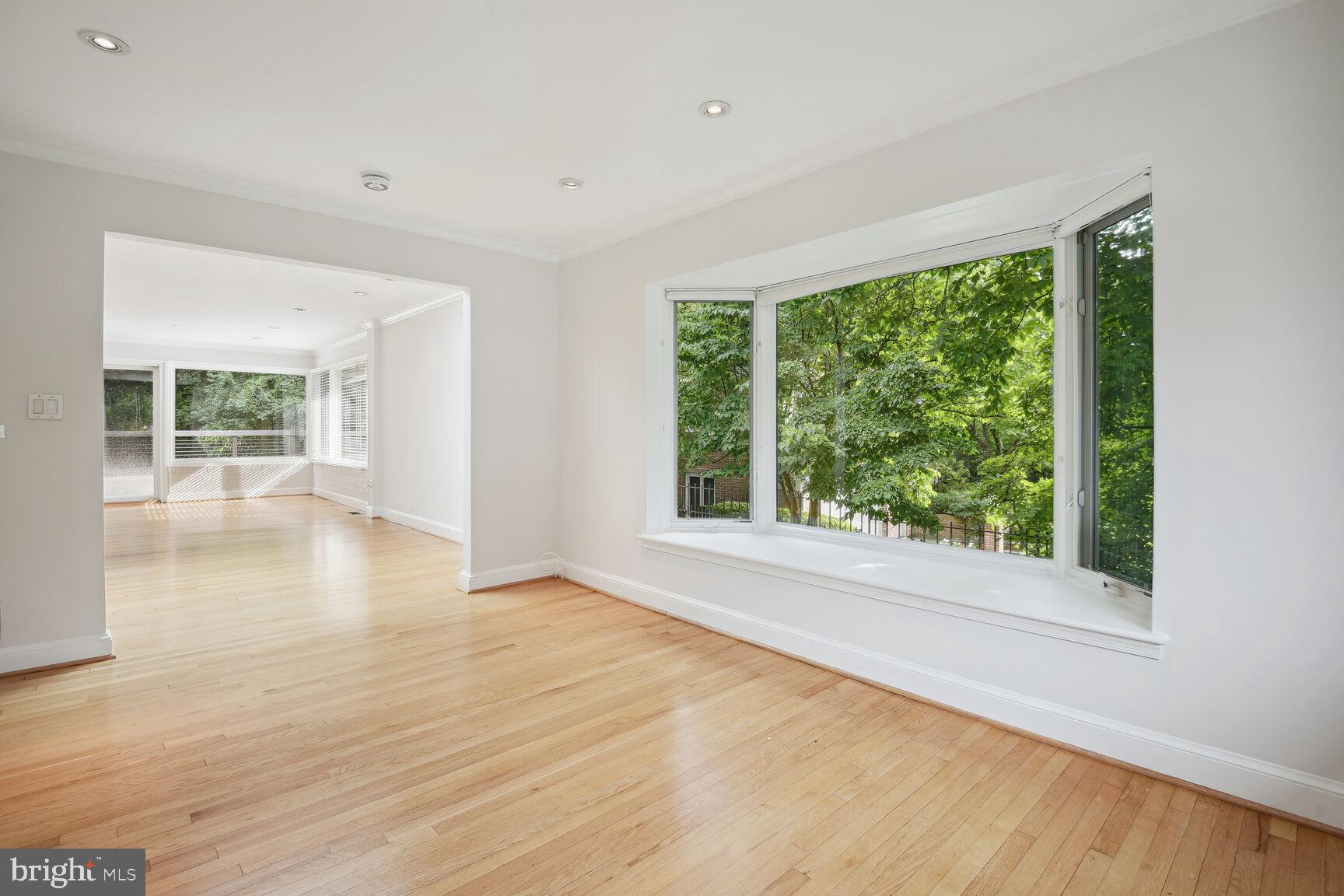 TULIP HILL - Residential