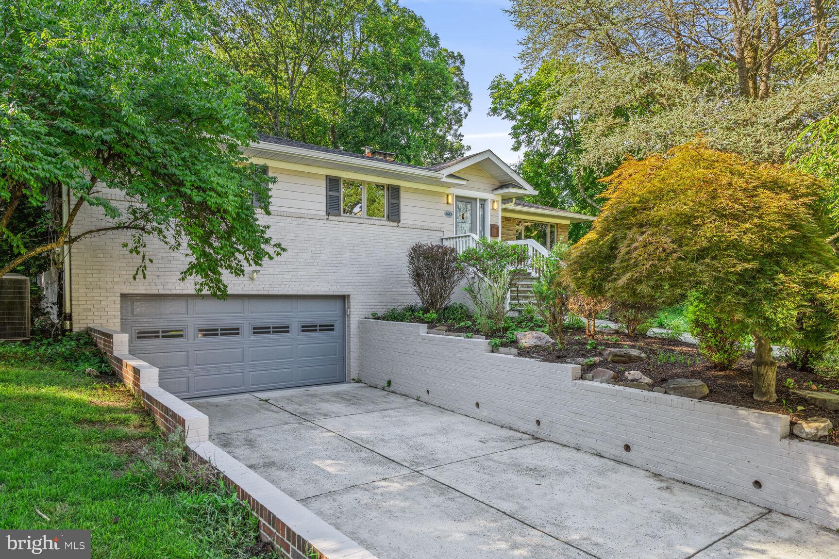 TULIP HILL - Residential