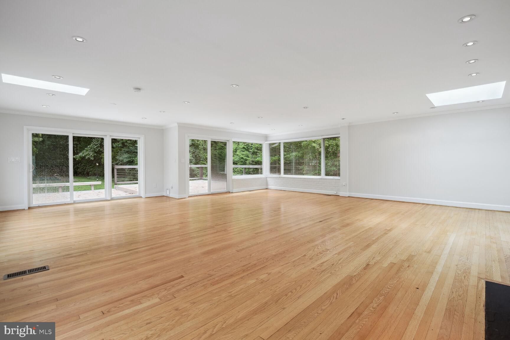 TULIP HILL - Residential