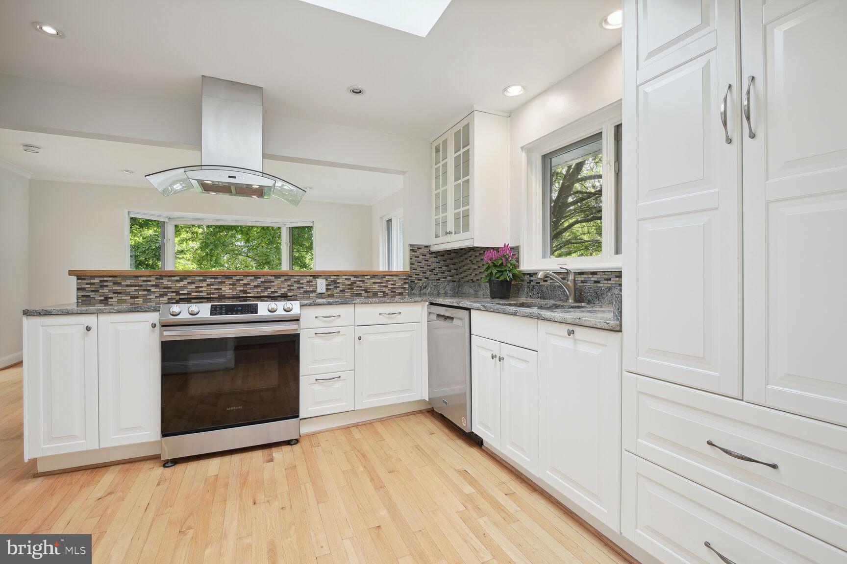 TULIP HILL - Residential