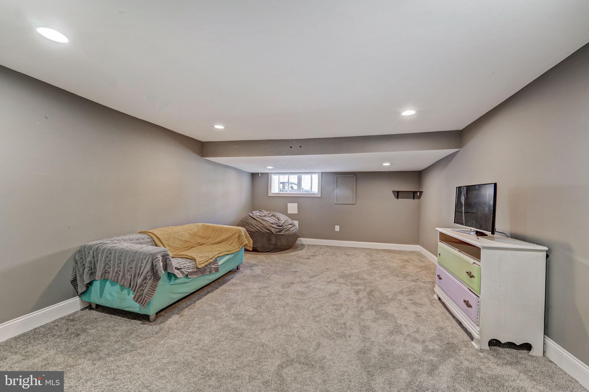 CHARLES VILLAGE - Residential