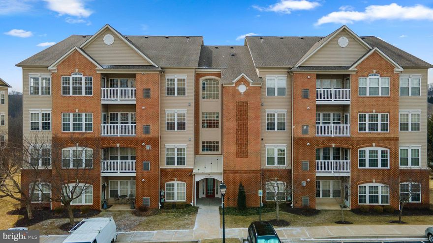 Welcome home to this beautifully updated 2-bedroom condo, perfectly situated on the top floor in a desirable gated community. This bright and airy space features bamboo flooring and fresh paint throughout, creating a warm and modern feel.

The gourmet kitchen boasts granite countertops, a subway tile backsplash,  brand-new Bespoke series Samsung stainless steel appliances, and stove including an induction cooktop. Enjoy meals in the sunlit breakfast room, which opens to a private balcony.

The spacious owner's suite is a true retreat, featuring a huge walk-in closet, a charming sunroom area framed by graceful columns, and a spa-like ensuite bathroom with a double sink vanity. The second bedroom is generously sized, perfect for guests or a home office.


With vaulted 16-ft ceilings adding to the open feel and new smart toilets for modern convenience, this condo is both stylish and functional.