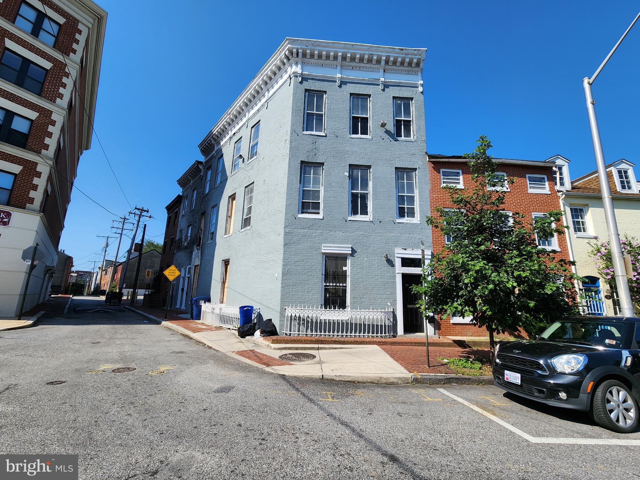 ONLINE AUCTION: Bidding begins 8/18/2025 @ 10:00 AM. Bidding ends 8/20/2025 @ 6:40 PM. List Price is Suggested Opening Bid. Deposit: $25,000.
3-story end-unit rowhome located in Seton Hill.
Only 500 Druid Hill Ave is being conveyed in this sale.
Separately metered except for gas.
Situated near Lexington Market, UMMC Midtown Campus, and the University of Maryland, Baltimore.
Closest traffic arteries include Martin Luther King Jr. Blvd and W Franklin Street.
Buyer is responsible for verifying all property boundaries.
Property is believed to be vacant.