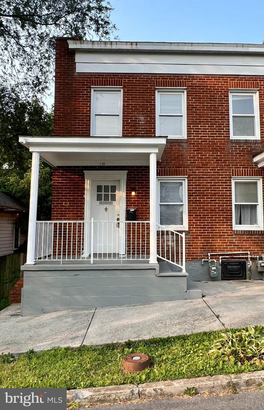 3 bedroom, 1 bath Downtown Colonial Duplex. Hardwood floors throughout. Spacious living and dining room. Eat in kitchen. Fenced in yard. Washer and dryer hookups. Property is conveniently located moments from downtown shopping and dining and minutes from commuter routes 9, 11 and highway 81. 

Rent price includes Renters Insurance.

Pets are ok on a case by case basis - 2 pet maximum.

EHO.