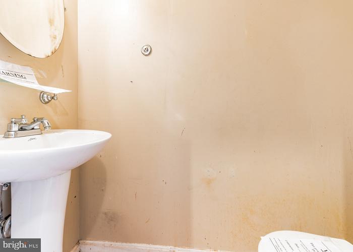 CALVERT TOWNE TOWNHOUSES - Residential