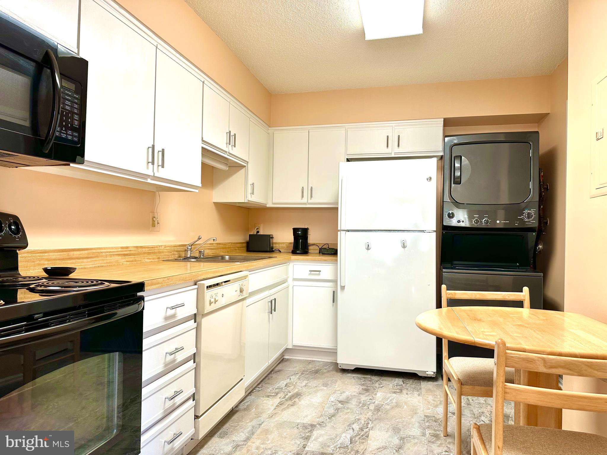 LEISURE WORLD - Residential