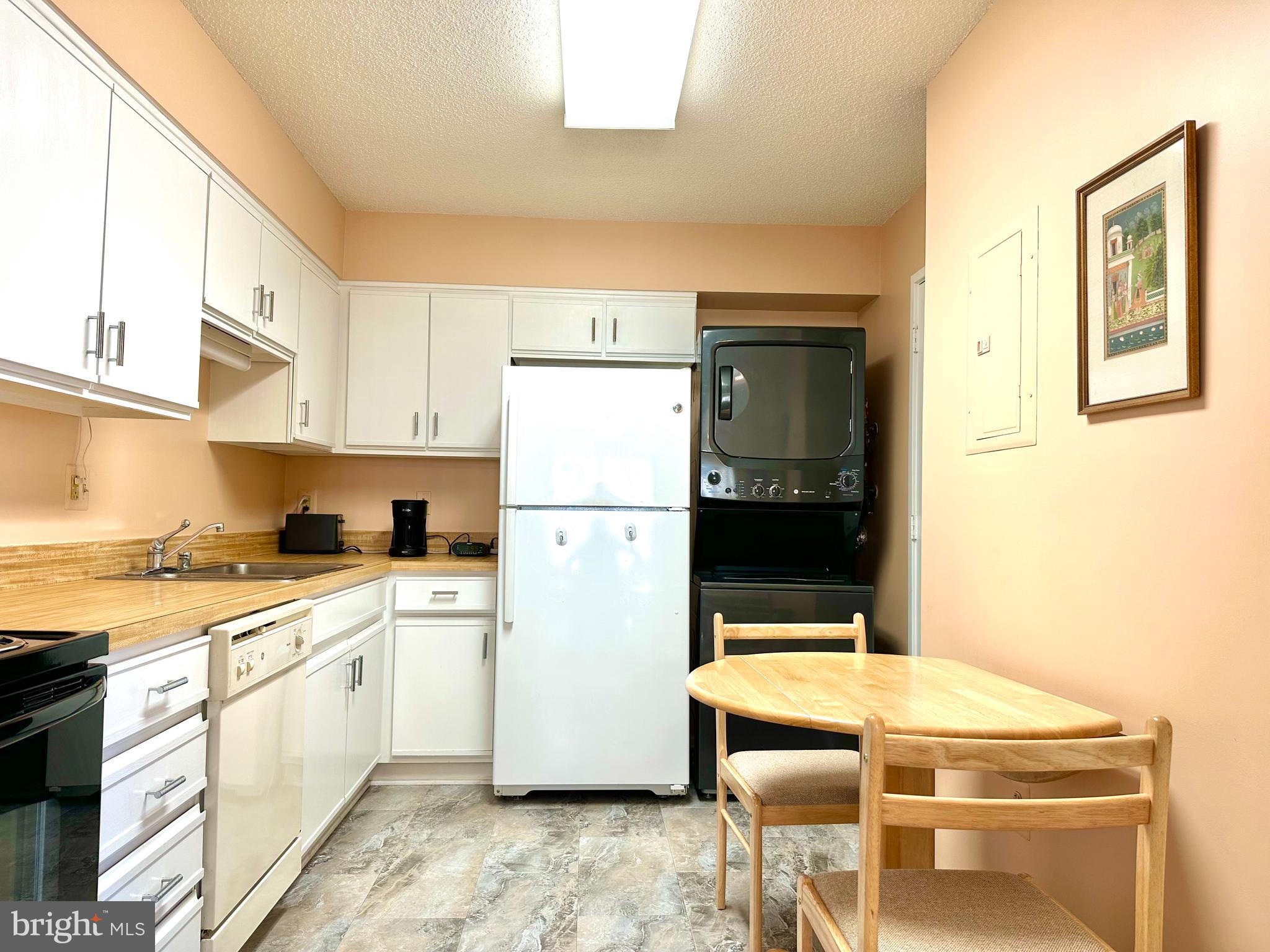 LEISURE WORLD - Residential