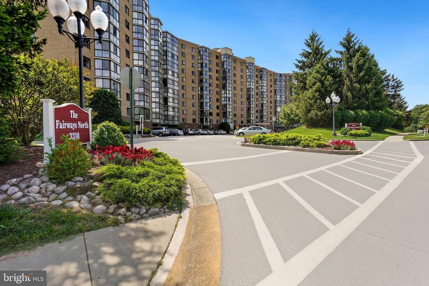 55+ Premier retirement community, “A” Model, located in the popular Fairways North. One bedroom, one full bath condominium, with enclosed sunroom. Full of natural light, golf course and treed views.  Kitchen has white cabinets, stacked washer and dryer. Primary bedroom with  walk in closet, walk in shower. Move in ready. Condo fee includes basic cable TV and high speed internet. Enjoy all the amenities this community has to offer, golf, tennis, pickleball, swimming, and fitness center. Multitude of clubs and activities. Close to shopping and restaurants.