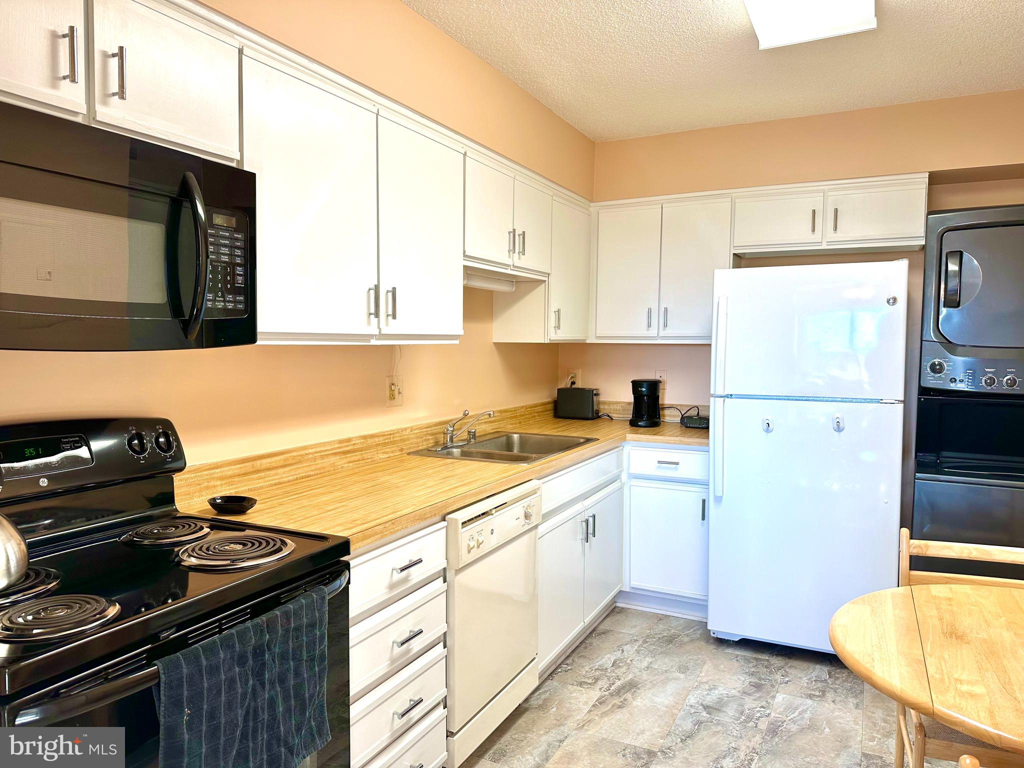 LEISURE WORLD - Residential