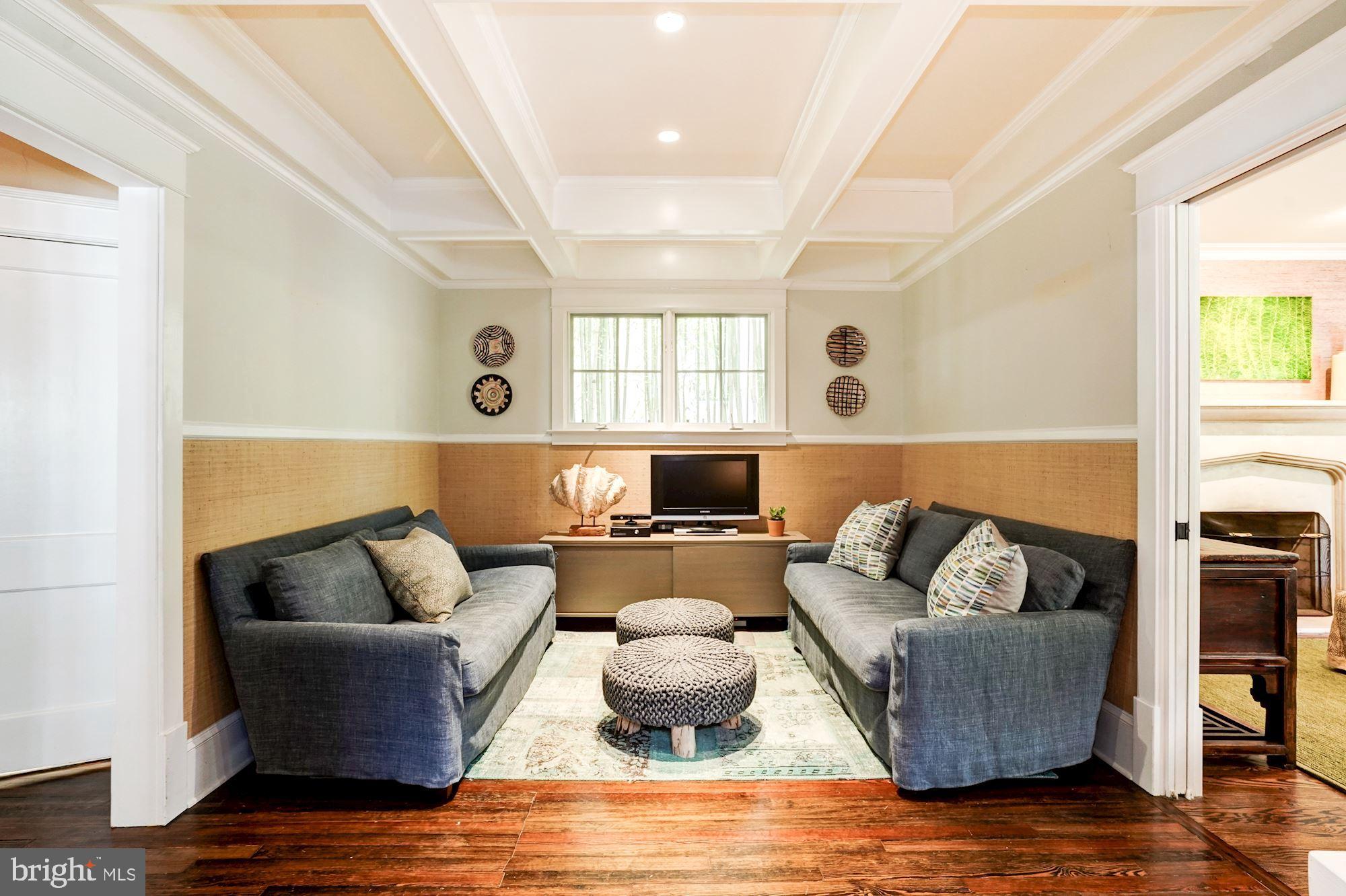 LYON VILLAGE - Residential