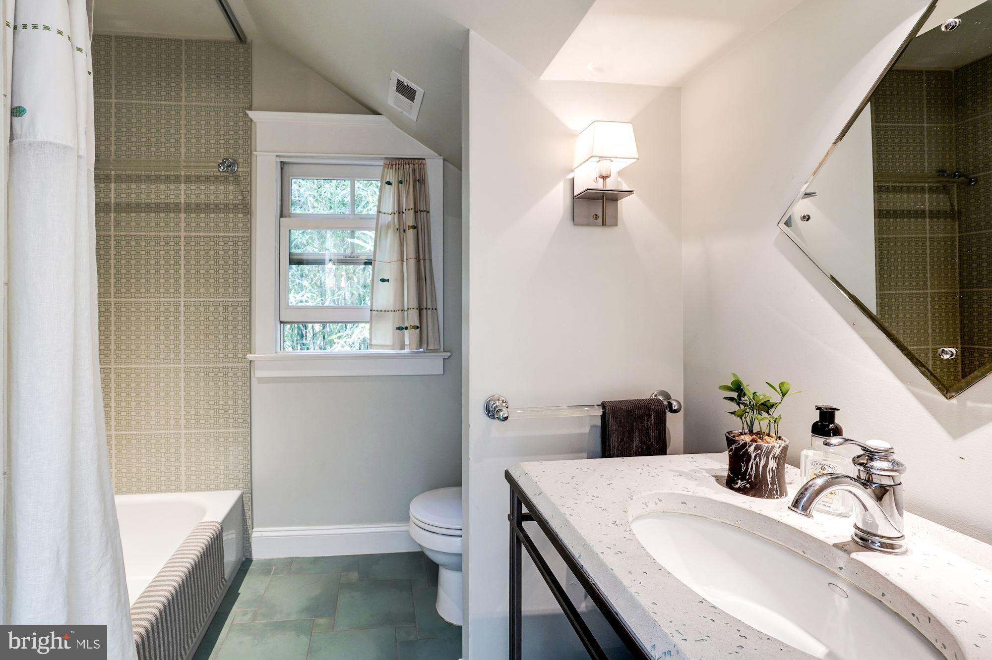 LYON VILLAGE - Residential