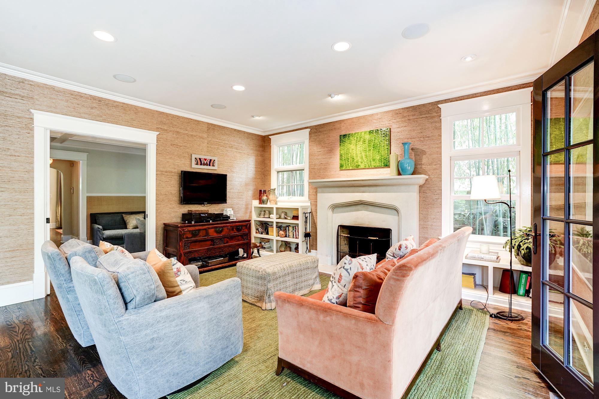 LYON VILLAGE - Residential