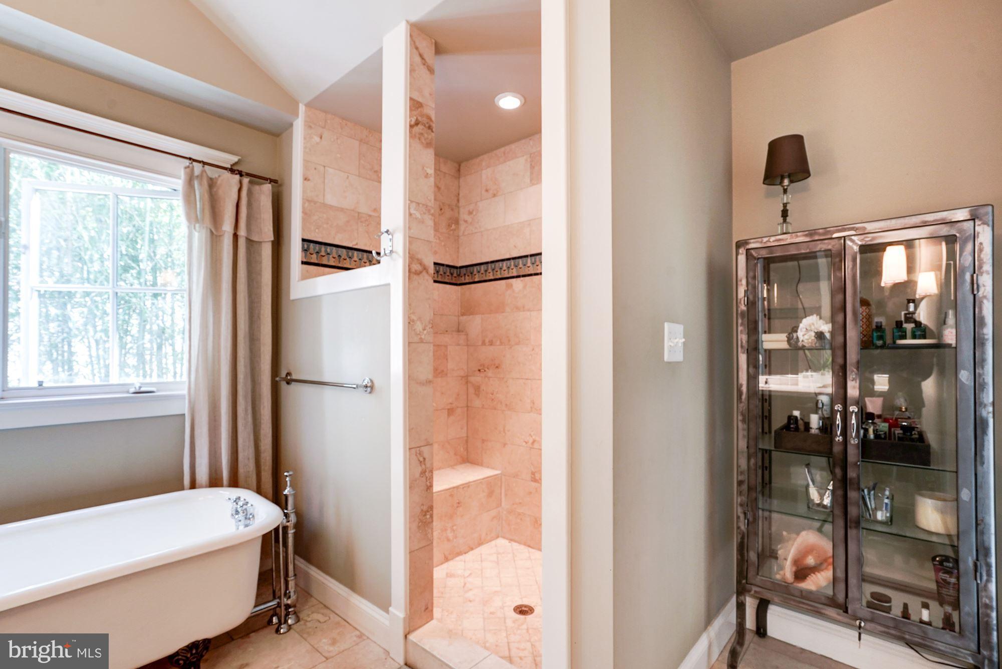 LYON VILLAGE - Residential