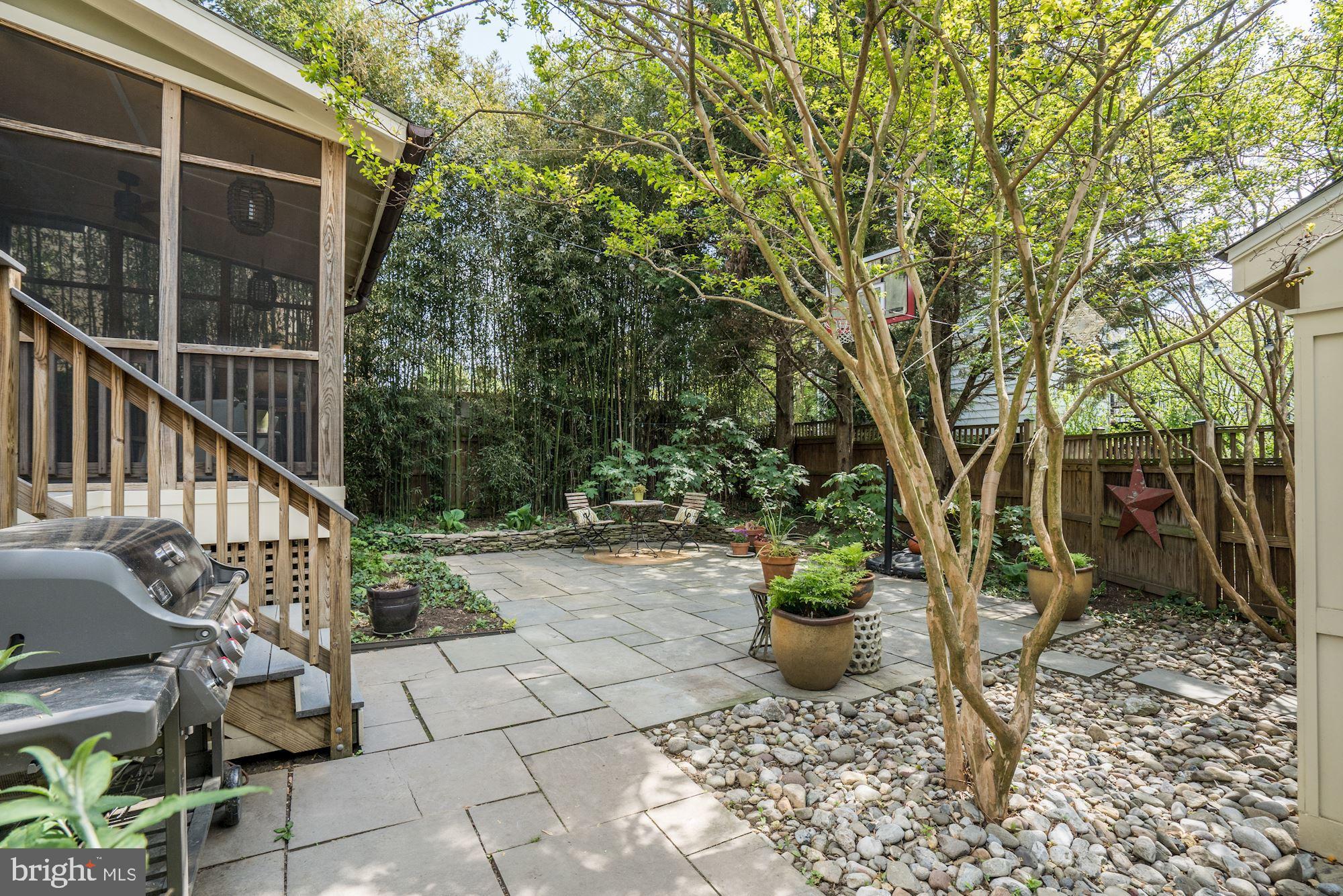 LYON VILLAGE - Residential