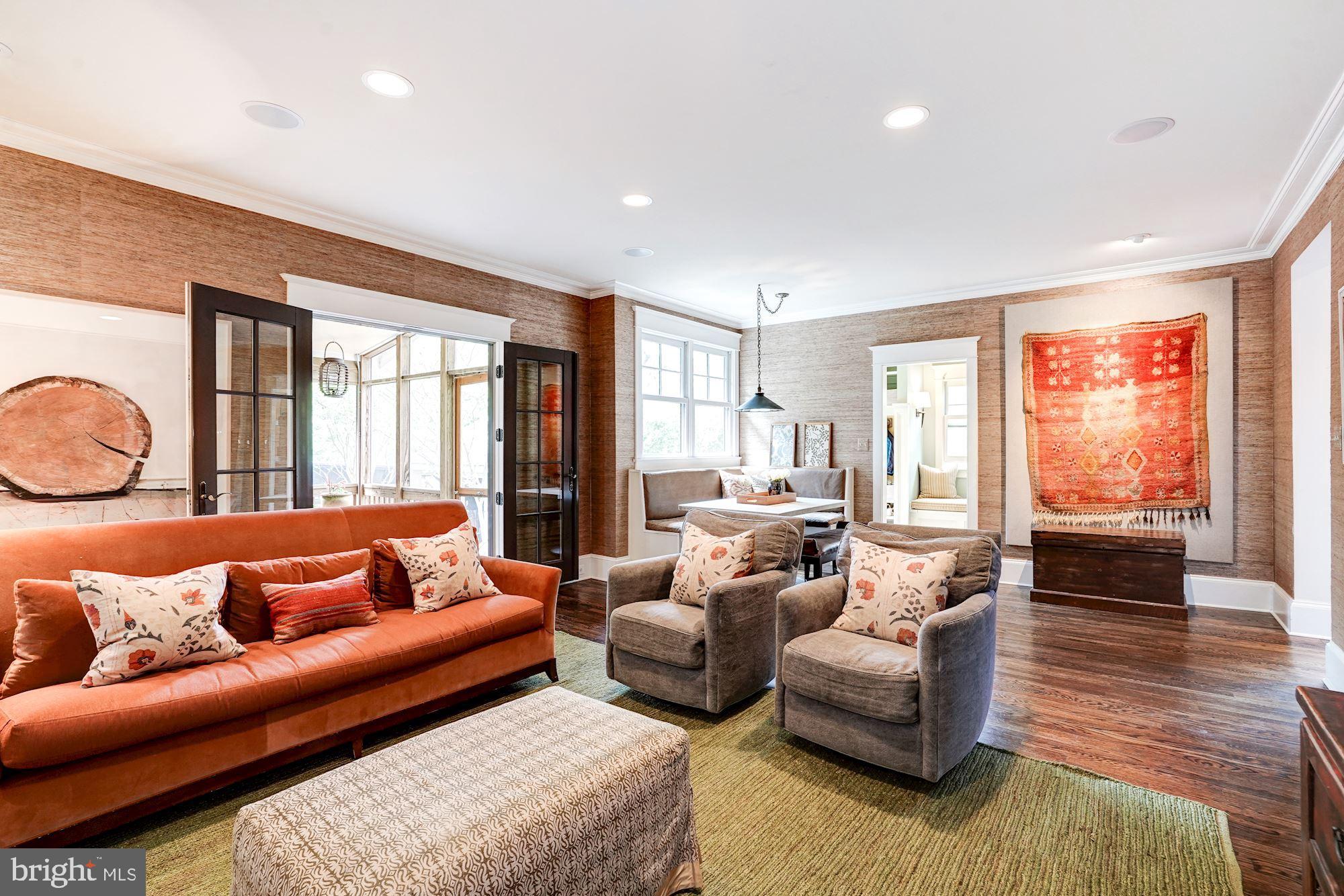 LYON VILLAGE - Residential