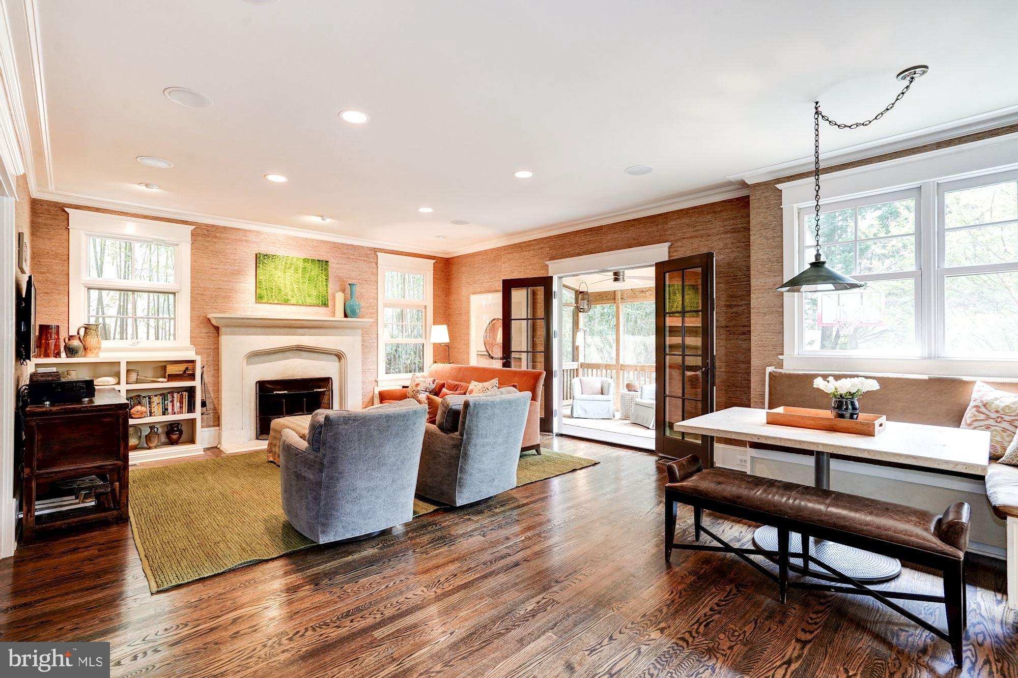 LYON VILLAGE - Residential