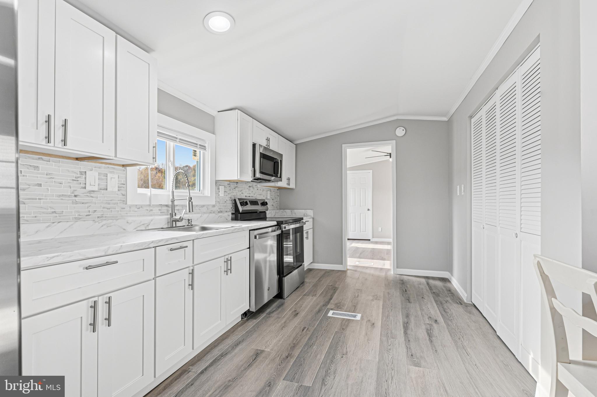 BUSH RIVER MANOR - Residential