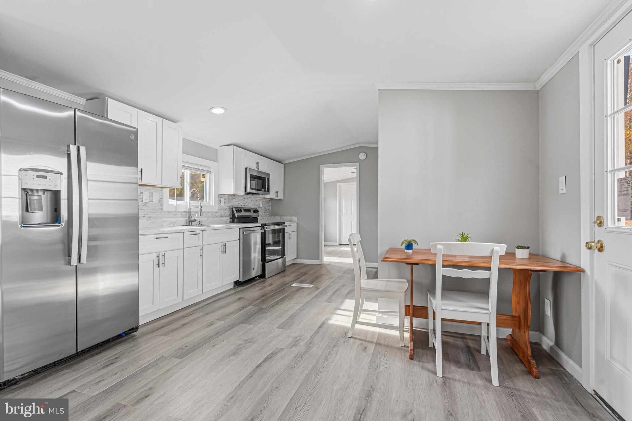 BUSH RIVER MANOR - Residential