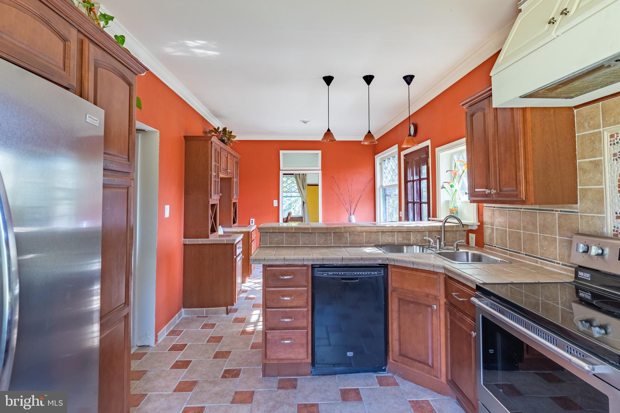 CAMDEN AVE. - Residential