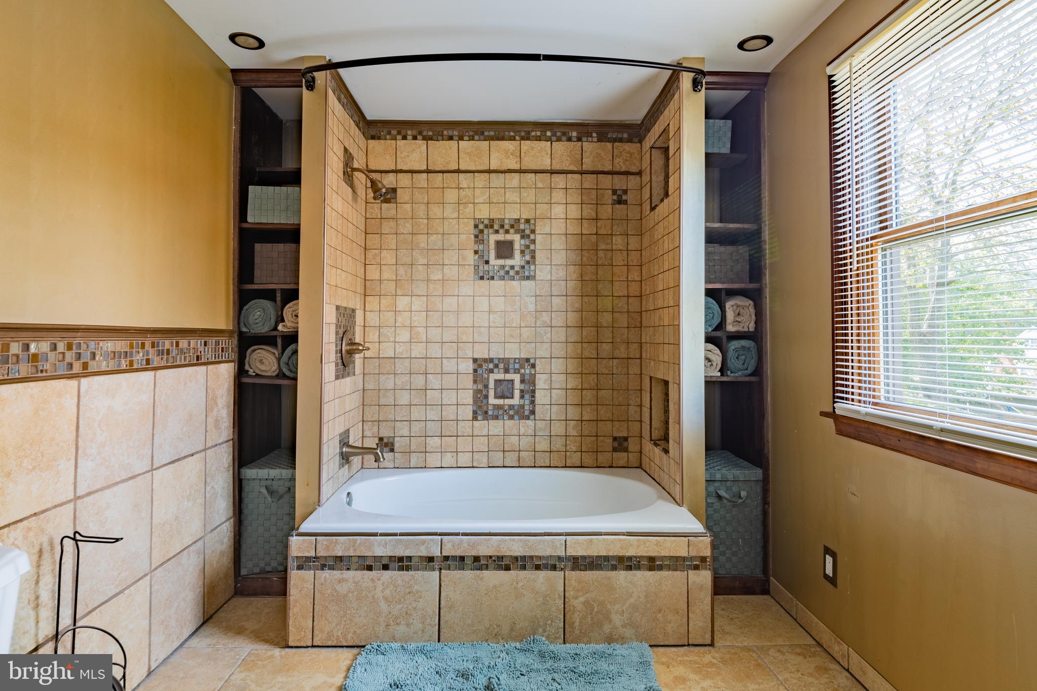 CAMDEN AVE. - Residential