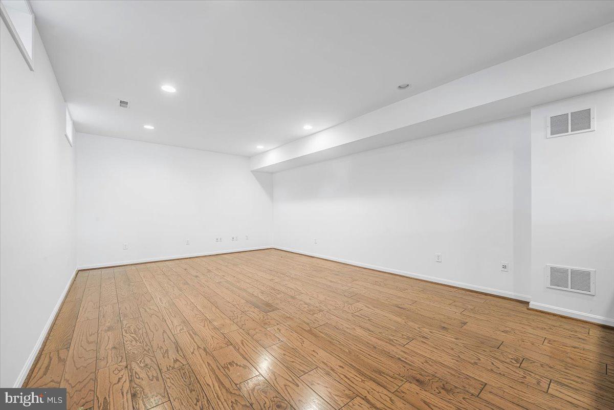 FOXFIELD AT MIDDLETOWN - Residential