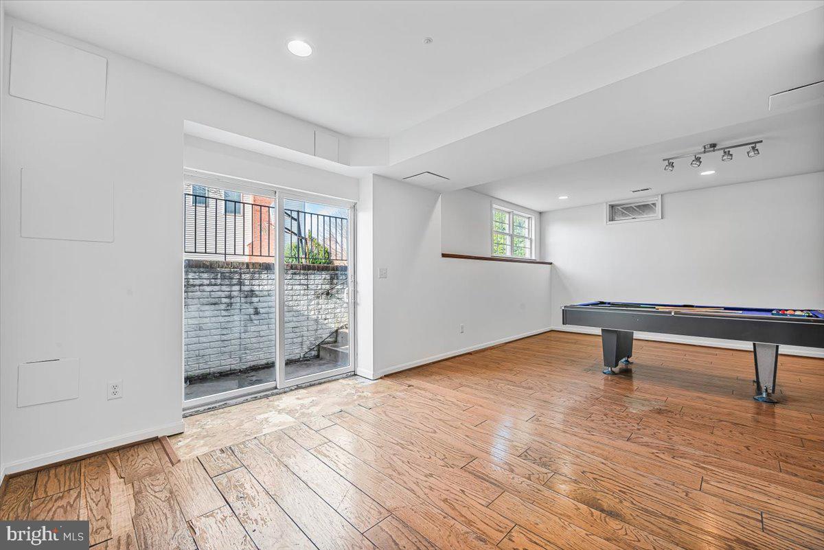 FOXFIELD AT MIDDLETOWN - Residential