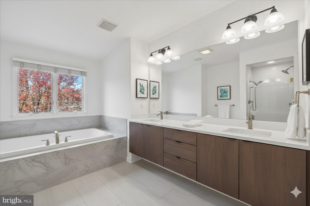 FOXFIELD AT MIDDLETOWN - Residential