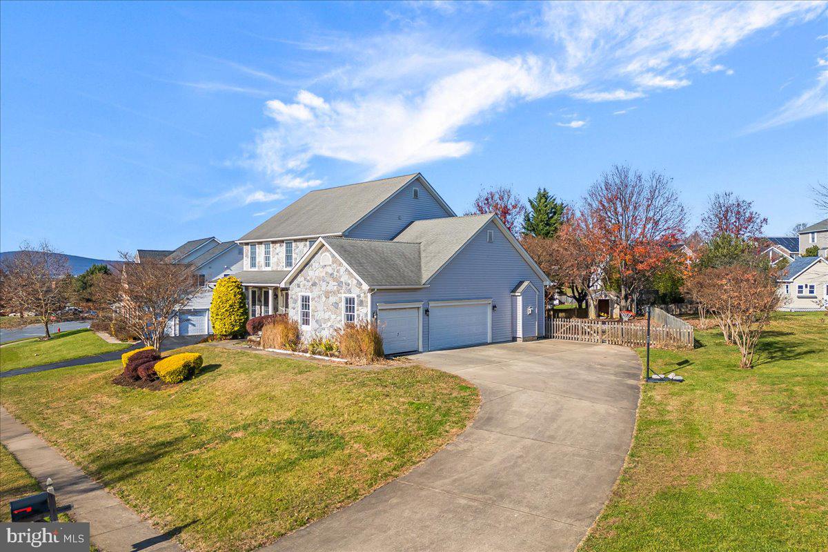 FOXFIELD AT MIDDLETOWN - Residential