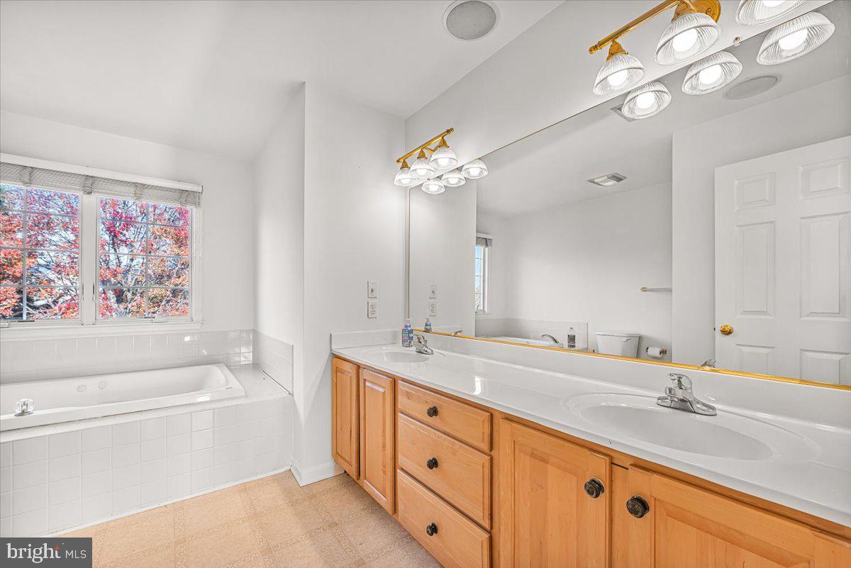 FOXFIELD AT MIDDLETOWN - Residential