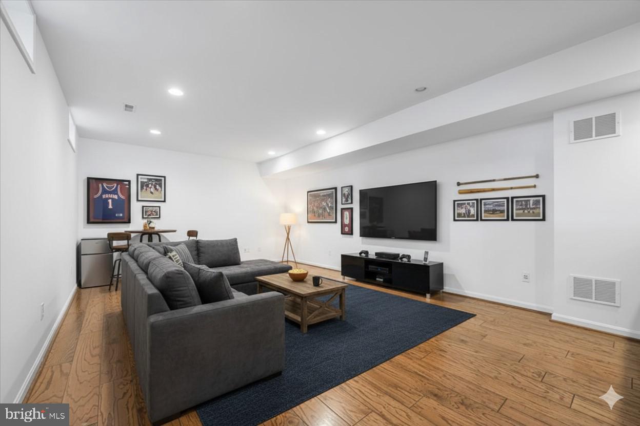 FOXFIELD AT MIDDLETOWN - Residential