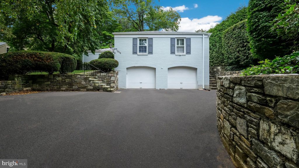 Photo of 1810 Hemlock Cir, ABINGTON, PA 19001 (MLS # PAMC2154904)