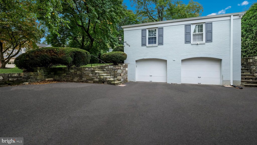 Photo of 1810 Hemlock Cir, ABINGTON, PA 19001 (MLS # PAMC2154904)