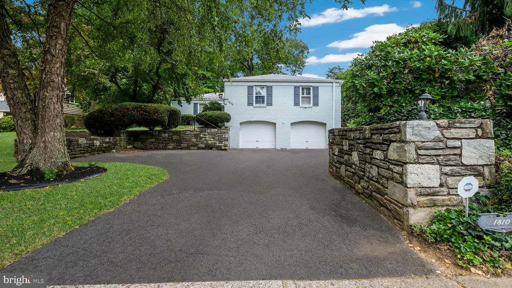 Photo of 1810 Hemlock Cir, ABINGTON, PA 19001 (MLS # PAMC2154904)