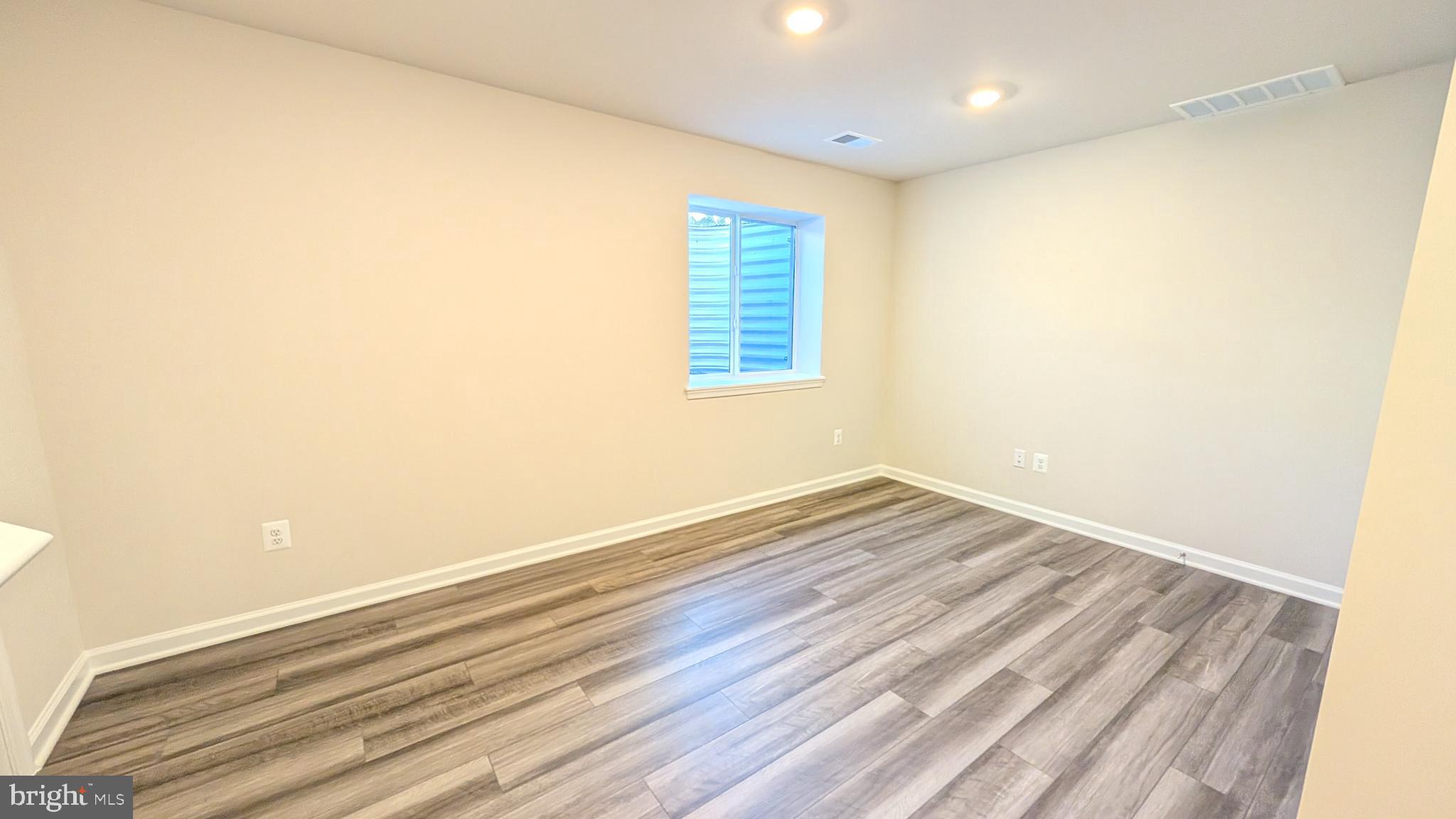 RED CLOVER MEADOWS - Residential Lease