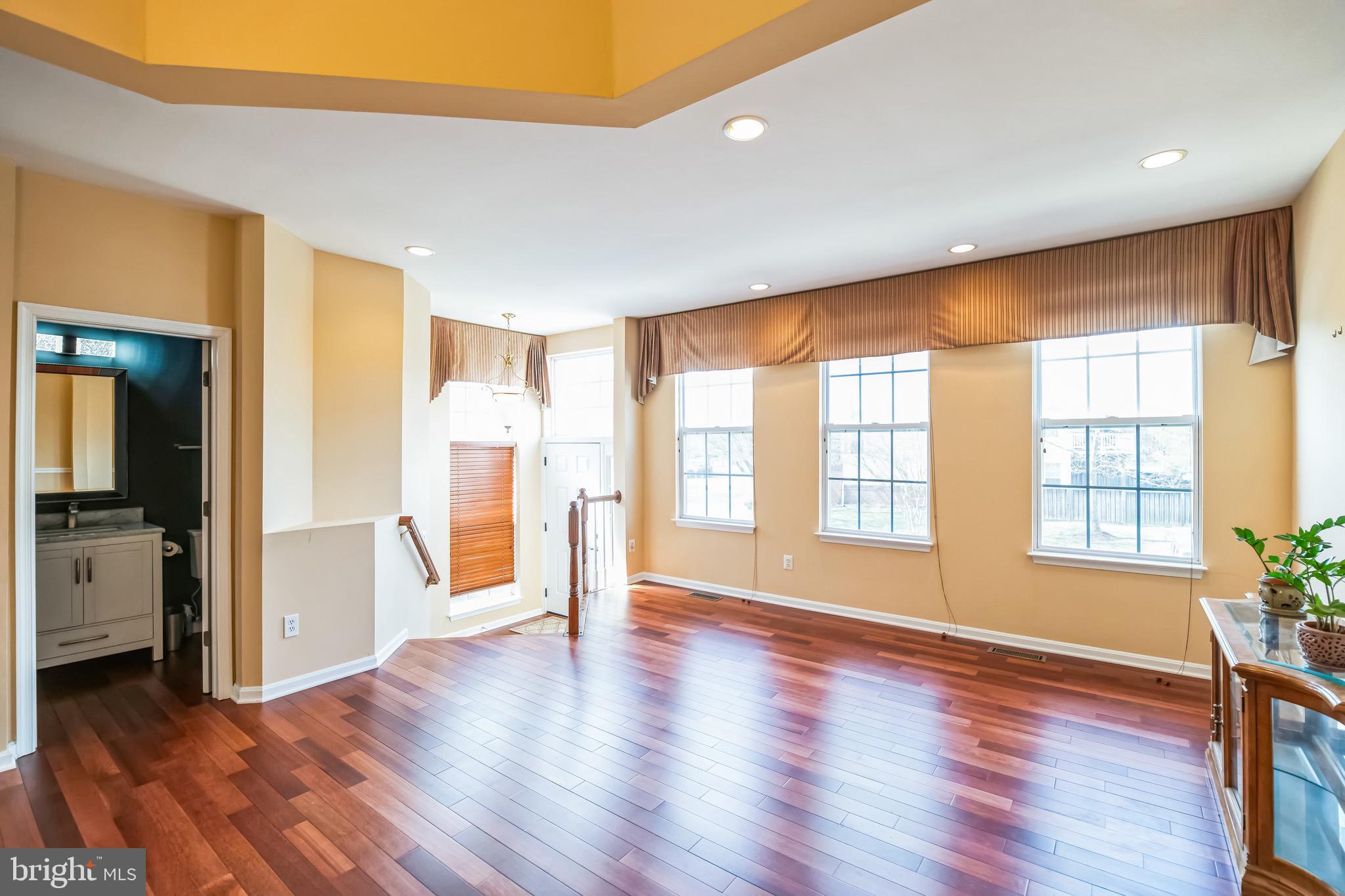 SIGNATURE AT BROADLANDS - Residential