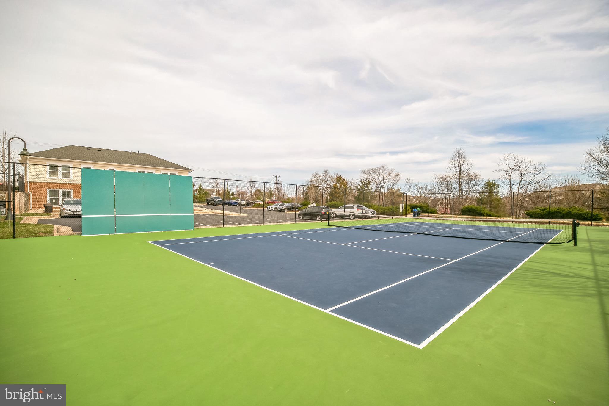 SIGNATURE AT BROADLANDS - Residential