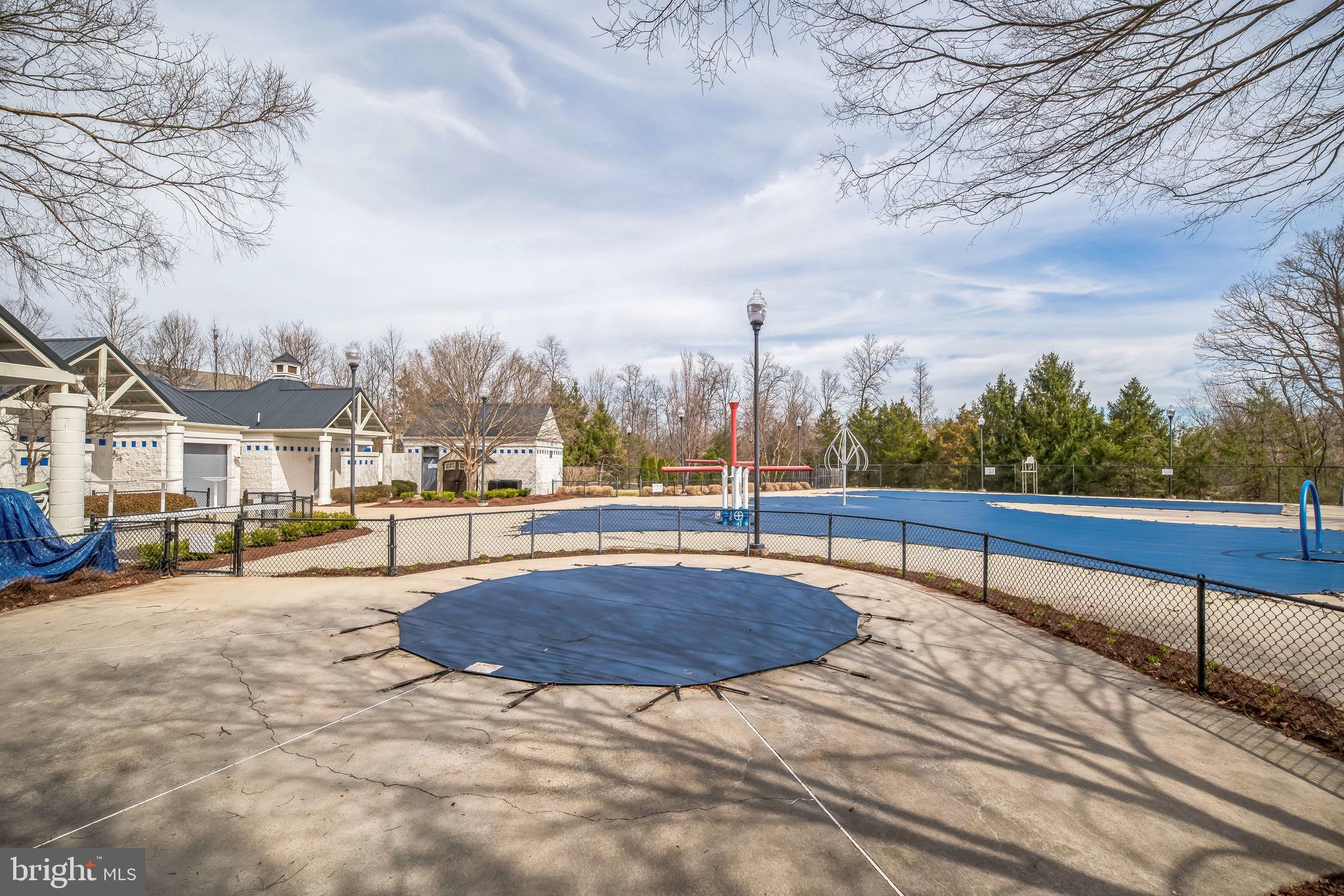 SIGNATURE AT BROADLANDS - Residential