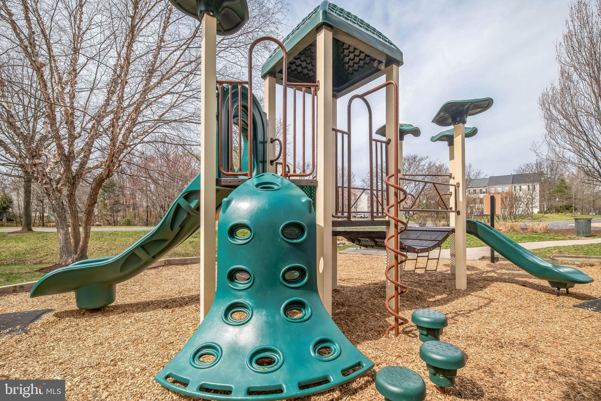 SIGNATURE AT BROADLANDS - Residential