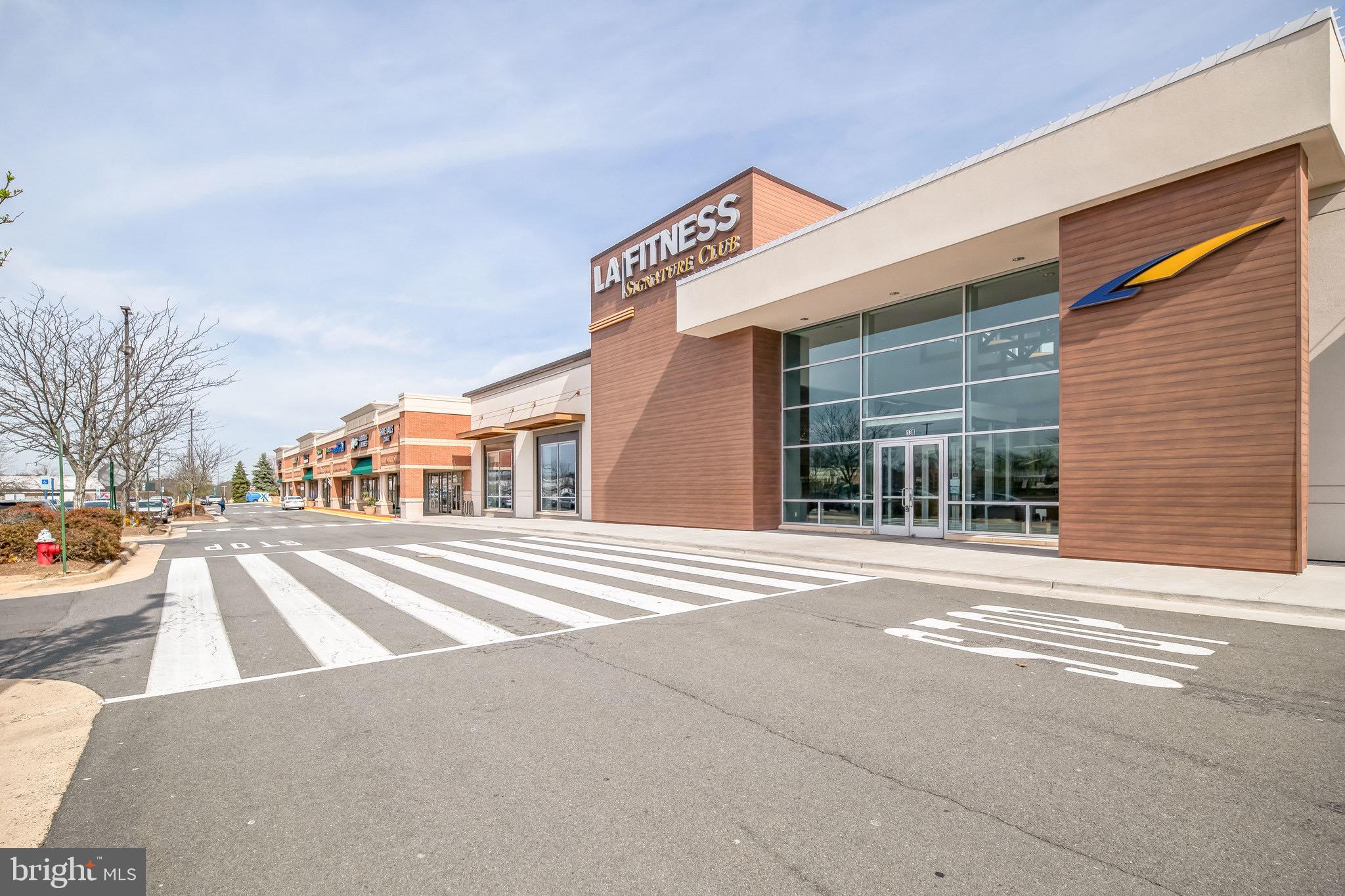 SIGNATURE AT BROADLANDS - Residential