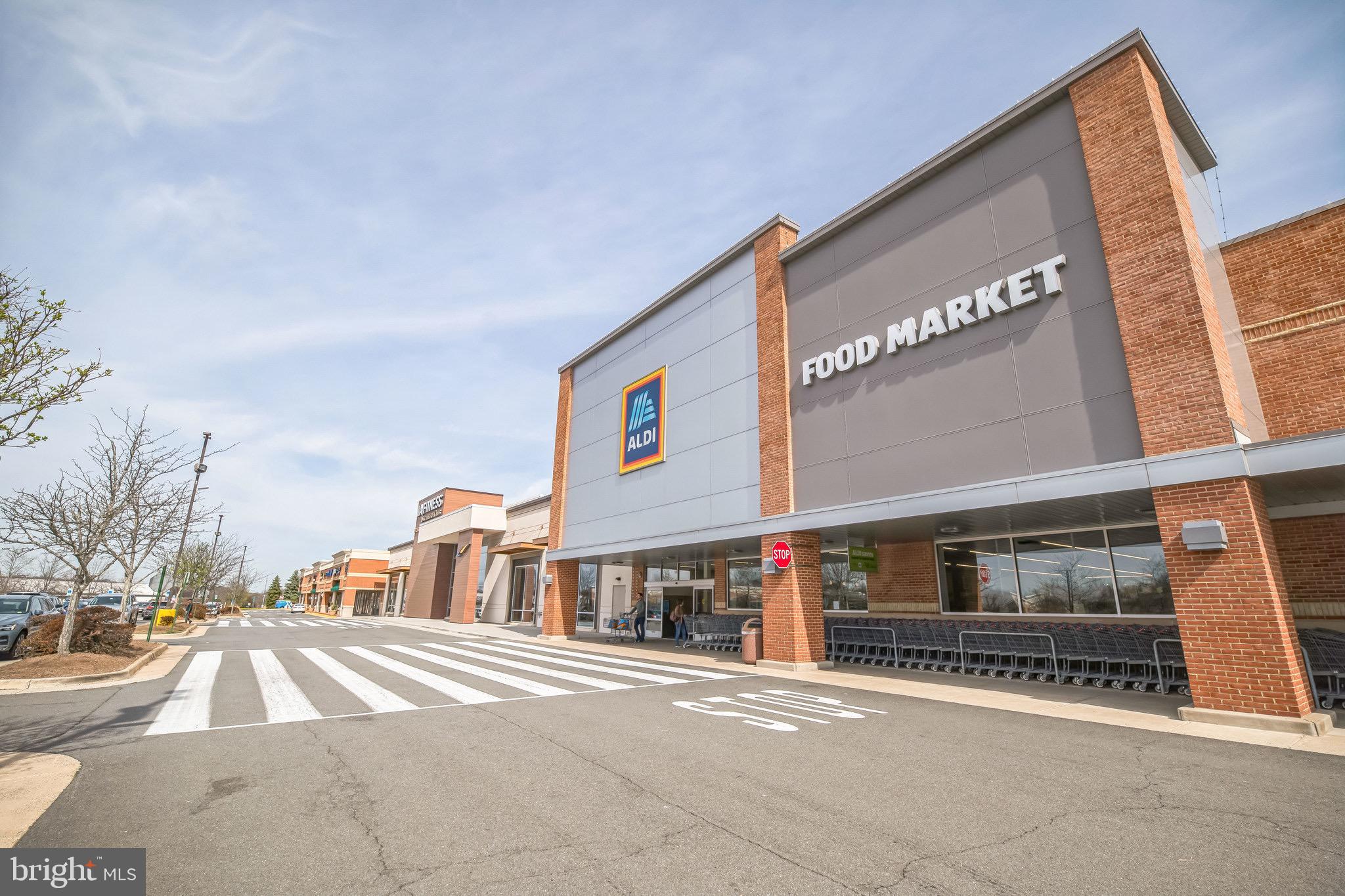 SIGNATURE AT BROADLANDS - Residential