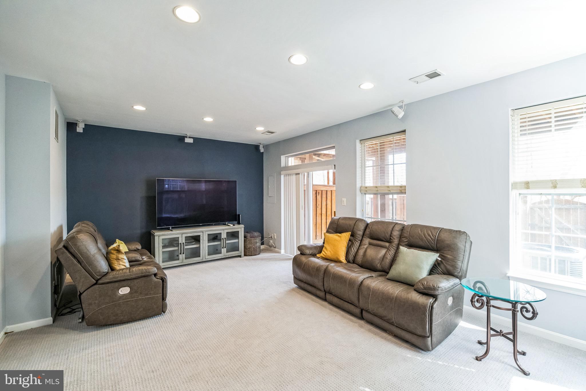 SIGNATURE AT BROADLANDS - Residential