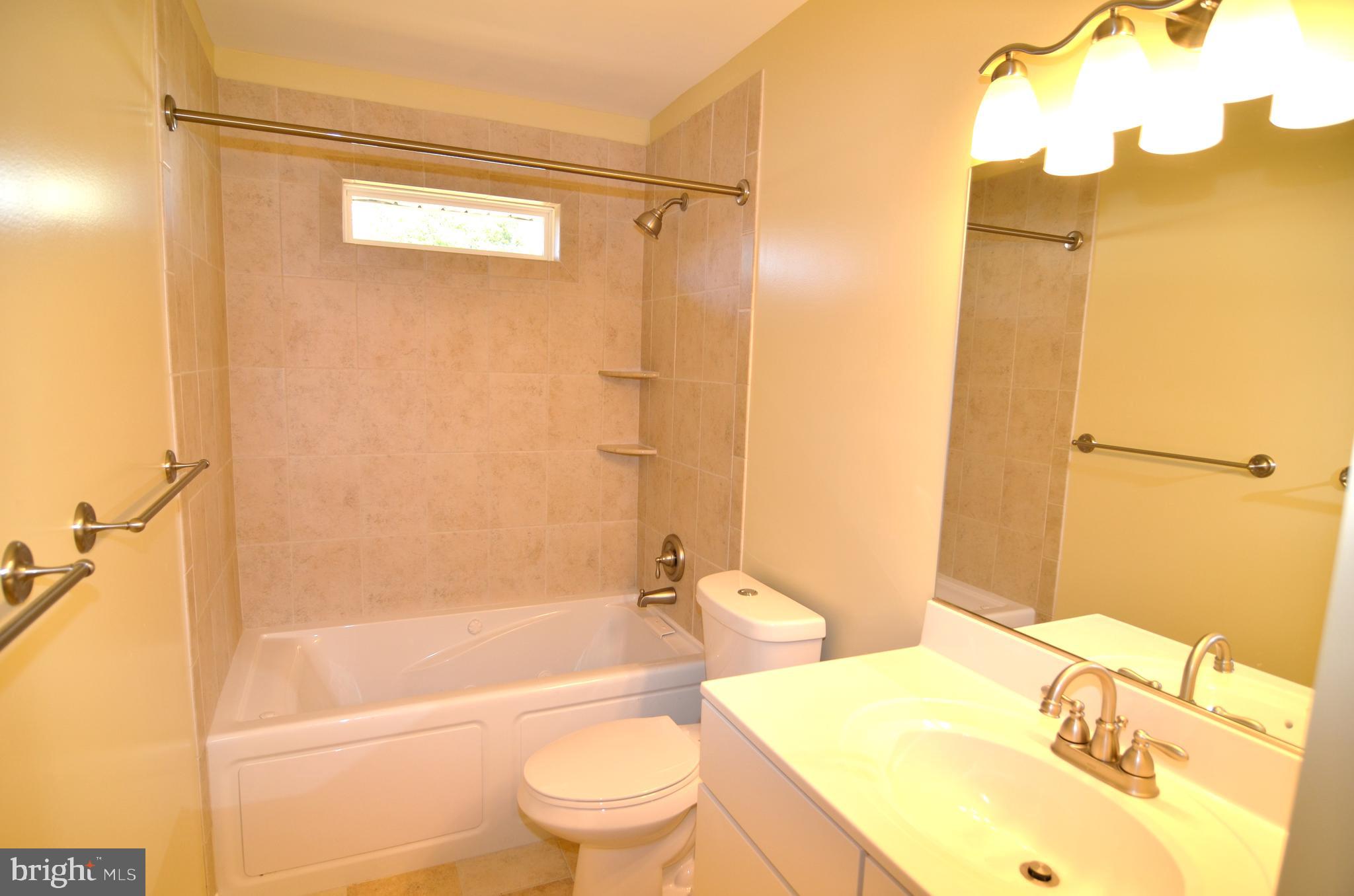 RAMBLING HILLS - Residential Lease