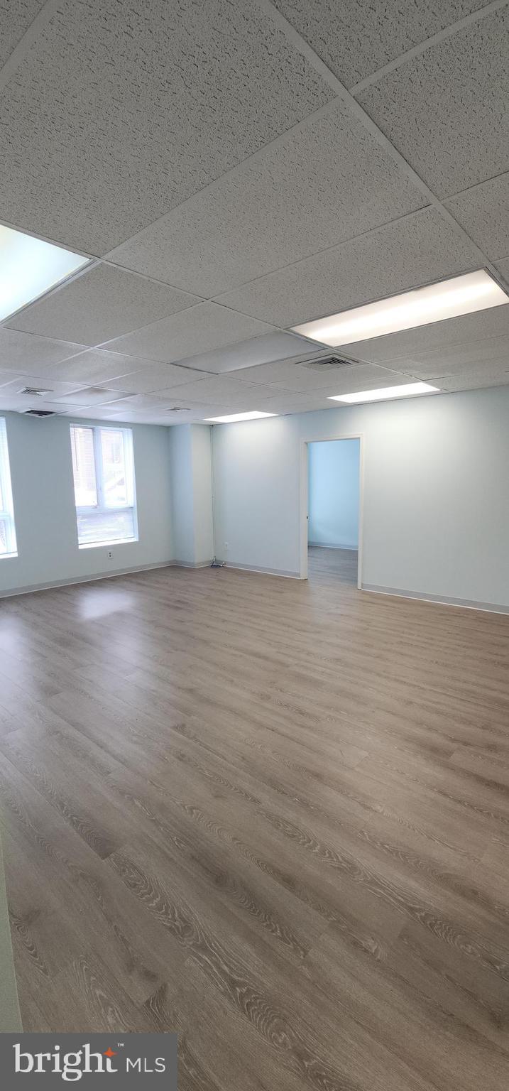 LEESBG PRO CTR - Commercial Lease