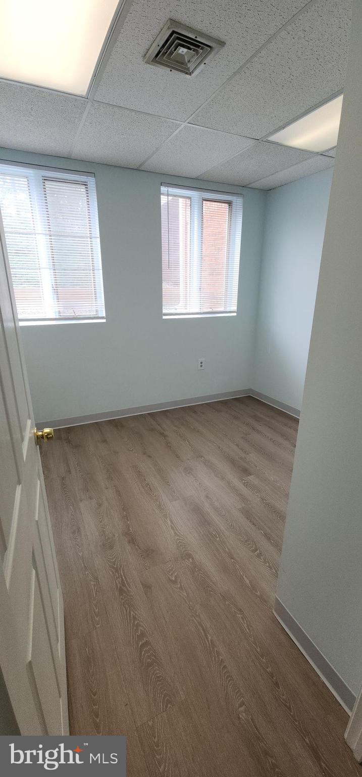 LEESBG PRO CTR - Commercial Lease