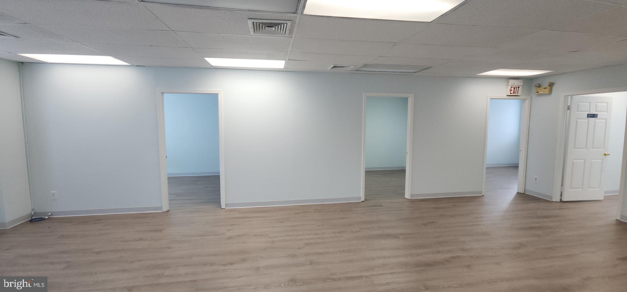 LEESBG PRO CTR - Commercial Lease