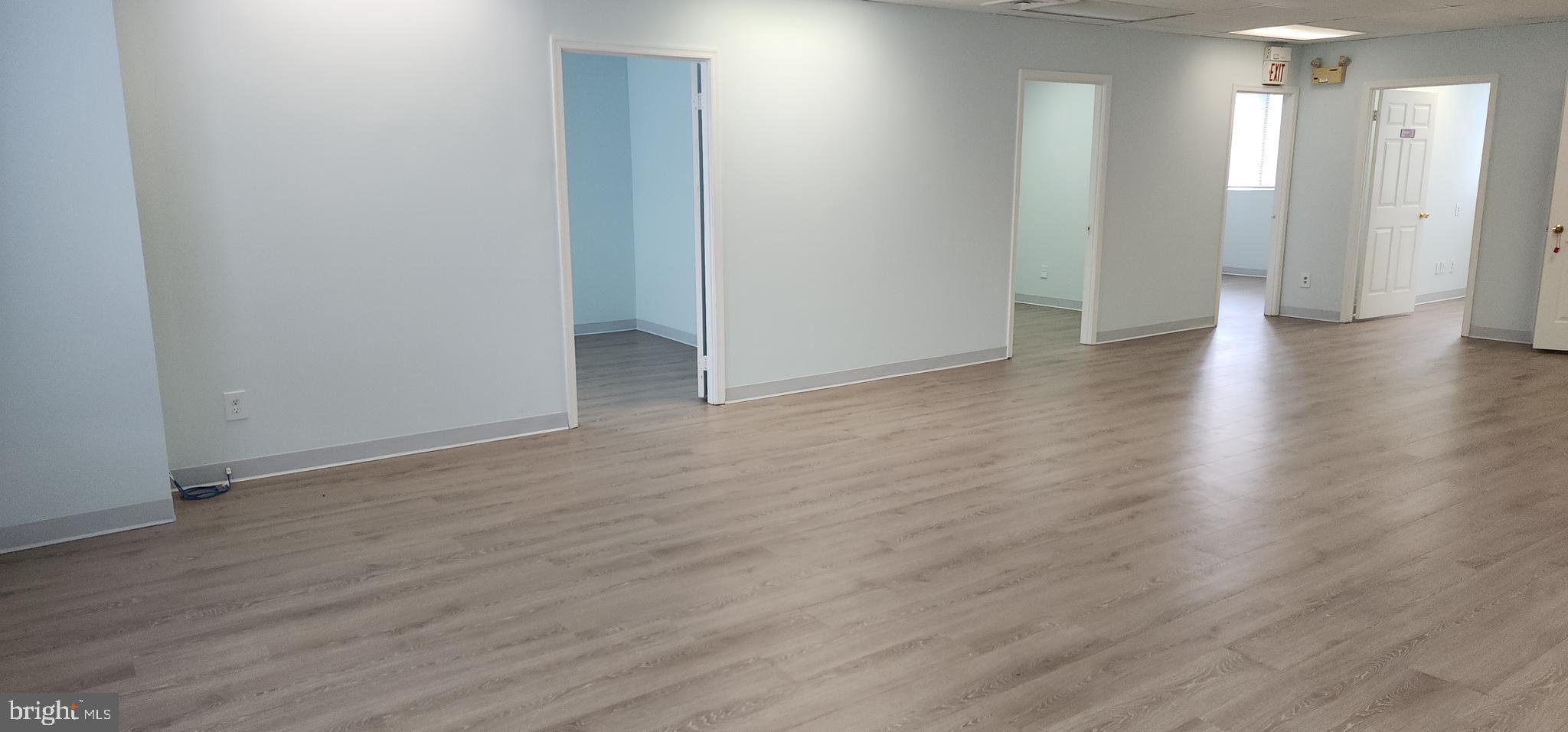 LEESBG PRO CTR - Commercial Lease