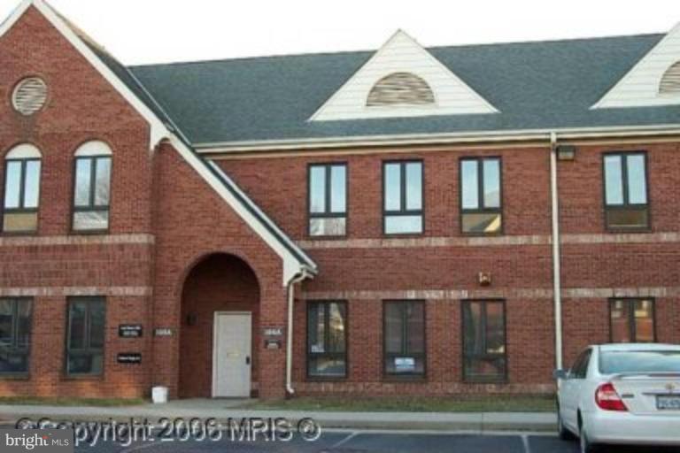 LEESBG PRO CTR - Commercial Lease