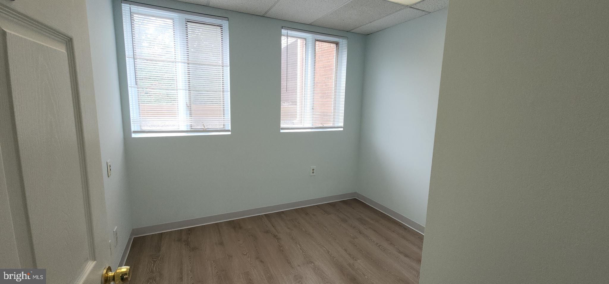 LEESBG PRO CTR - Commercial Lease